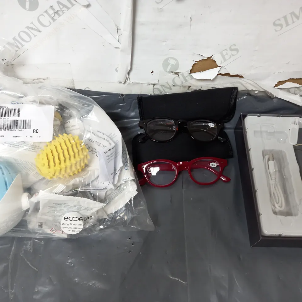 APPROXIMATELY 20 HOUSEHOLD AND BEAUTY ITEMS TO INCLUDE LAUNDRY EGG AND HAIR REMOVAL
