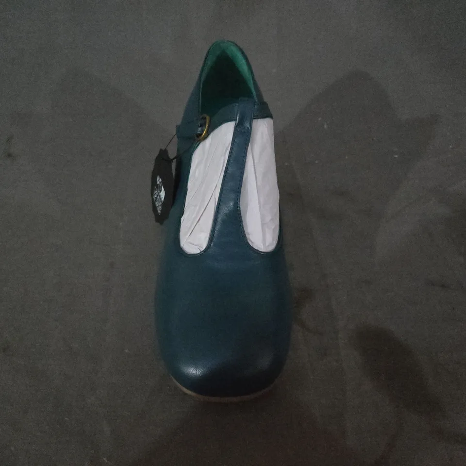 BOXED PAIR OF JOANIE BLOCK HEEL SHOES IN TEAL UK SIZE 8