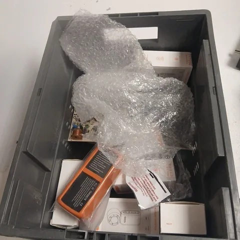 TOTE OF APPROXIMATELY 9 ASSORTED TECH ITEMS TO INCLUDE: PORTABLE FAN WITH LED DISPLAY 