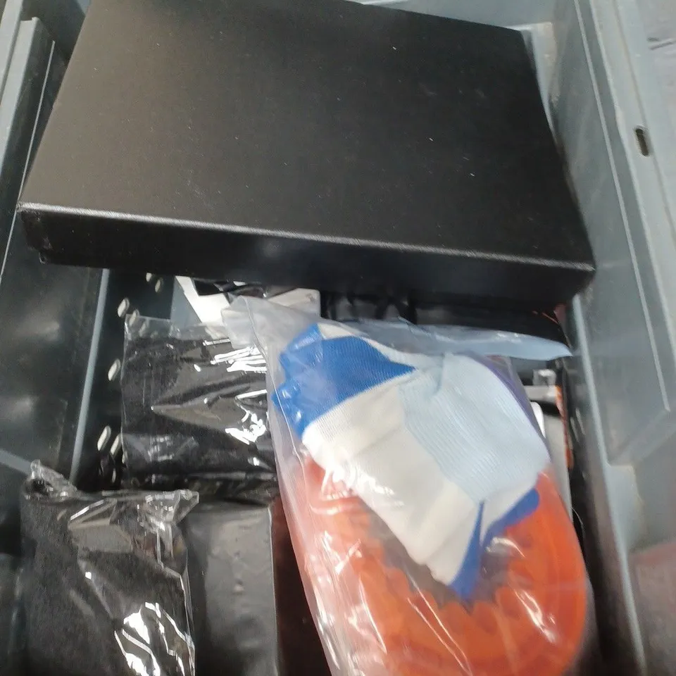 APPROXIMATELY 15 HOUSEHOLD ITEMS TO INCLUDE COFFEE FILTERS, KITCHEN DESCALER AND DYSON CHARGING ASSEMBLY