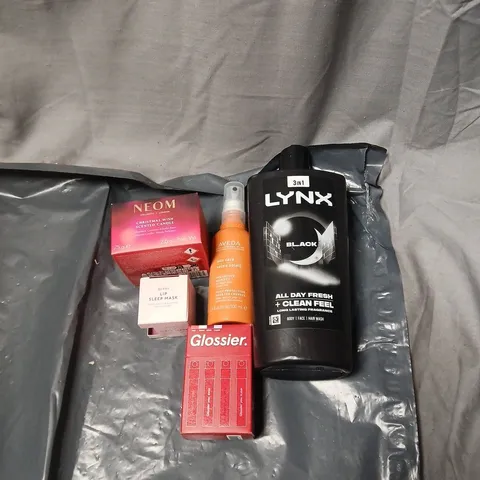 APPROXIMATELY 20 ASSORTED COSMETICS INCLUDING LYNX SHOWER GEL, NEOM XMAS CANDLE, LIP SLEEP MASK,SUN CARE SPRAY, GLOSSIER ETC