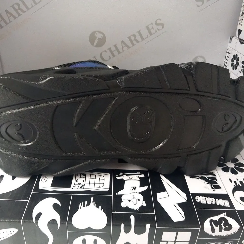 BRAND NEW BOXED PAIR OF KOI PACHA SOUND WAVE MEN'S TRAINERS SIZE 7