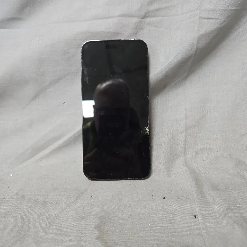 APPLE IPHONE 14 PRO MAX – BOXED, SILVER/SPACE GREY (DAMAGED BACK GLASS)