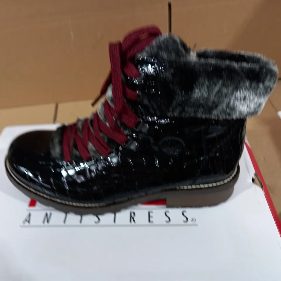 RIEKER HIKING BOOT BLACK CROC SIZE 6.5