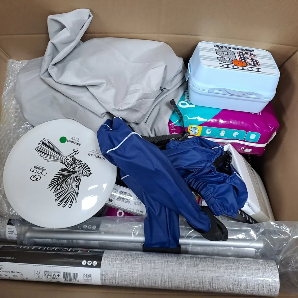 APPROXIMATELY 20 ASSORTED HOUSEHOLD ITEMS TO INCLUDE DRAIN CLEANER, PILLOWCASES, WALLPAPER, ETC