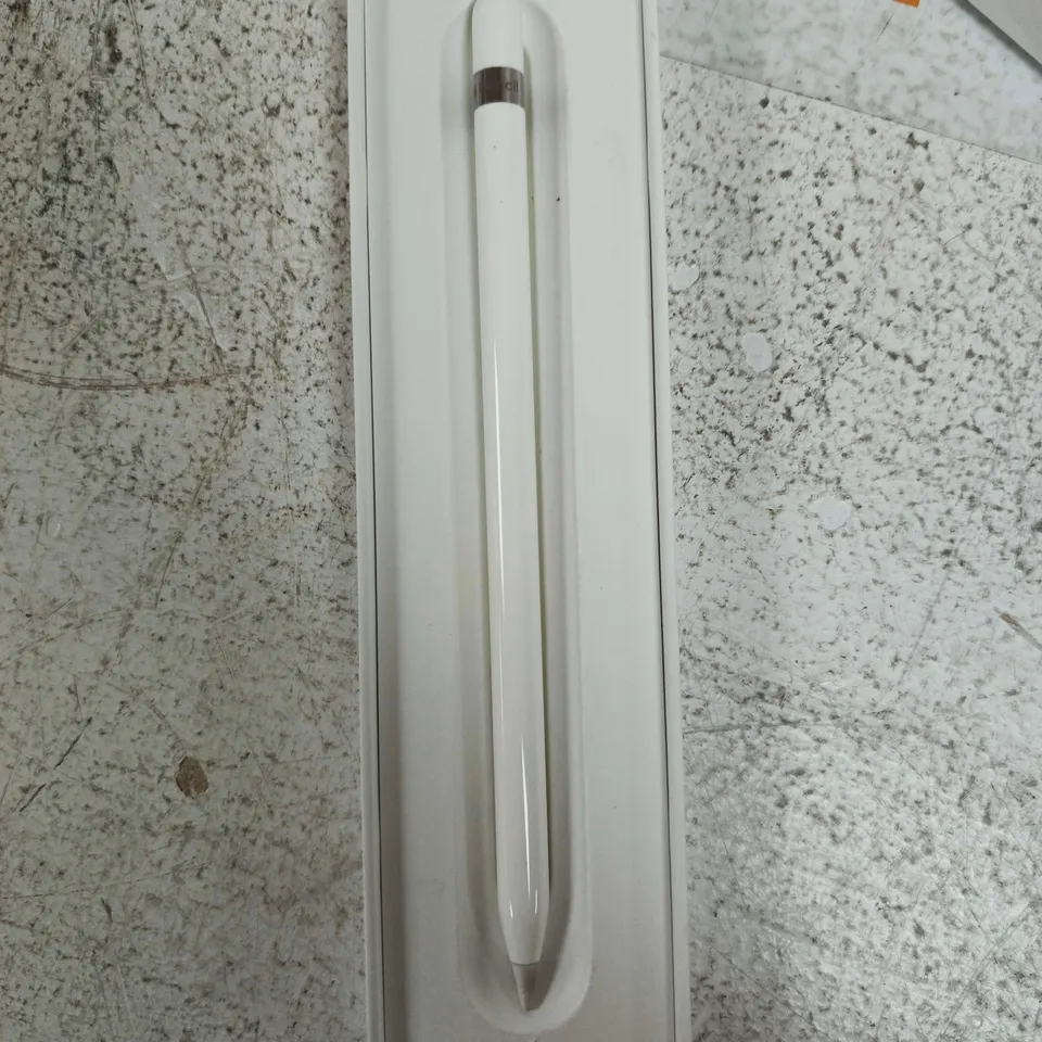 APPLE PENCIL (1ST GEN) – WHITE,