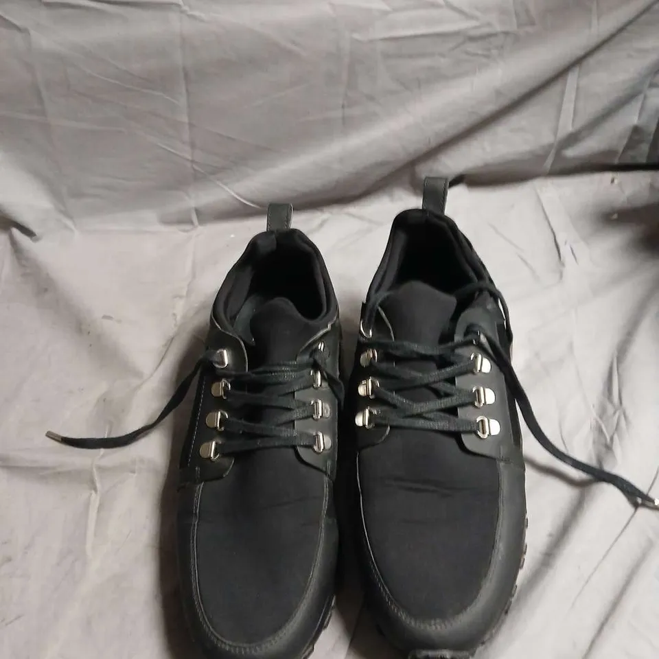 MALLETT BLACK TRAINERS - SIZE UNSPECIFIED