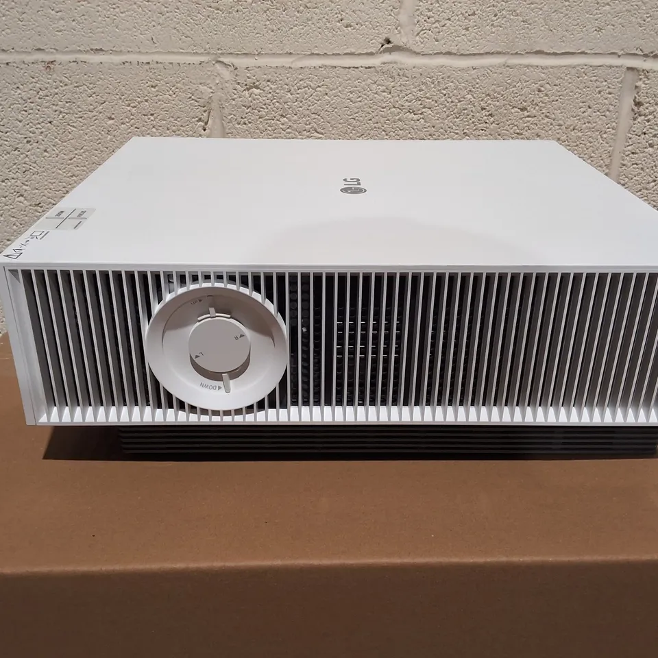 LG AU810P 4K UHD LASER SMART HOME THEATER CINEBEAM PROJECTOR