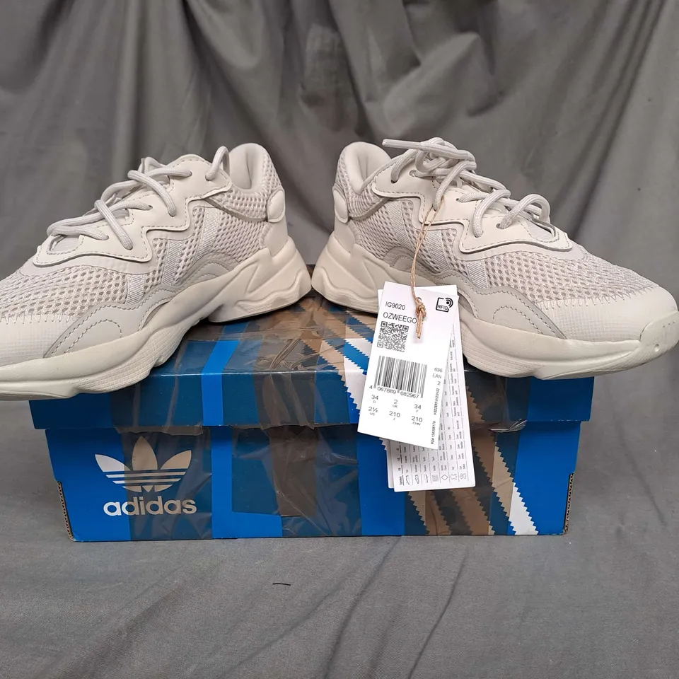 BOXED PAIR OF ADIDAS OZWEEGO TRAINERS IN VINTAGE WHITE SIZE 2