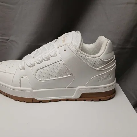 CONZURI WHITE SNEAKERS – UK 6 (EU 40)