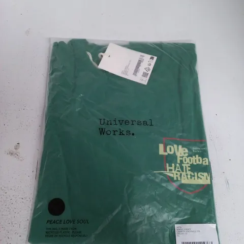 BAGGED UNIVERSAL WORKS SINGLE JERSEY CHARITY FOOTBALL TEE IN GREEN - XL