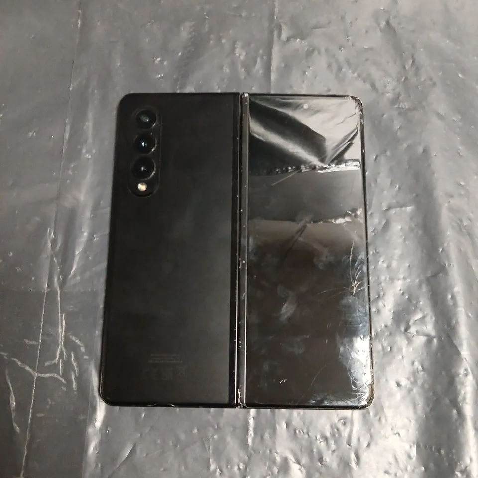 SAMSUNG GALAXY Z FOLD3 5G SMARTPHONE – BLACK SM-F926B