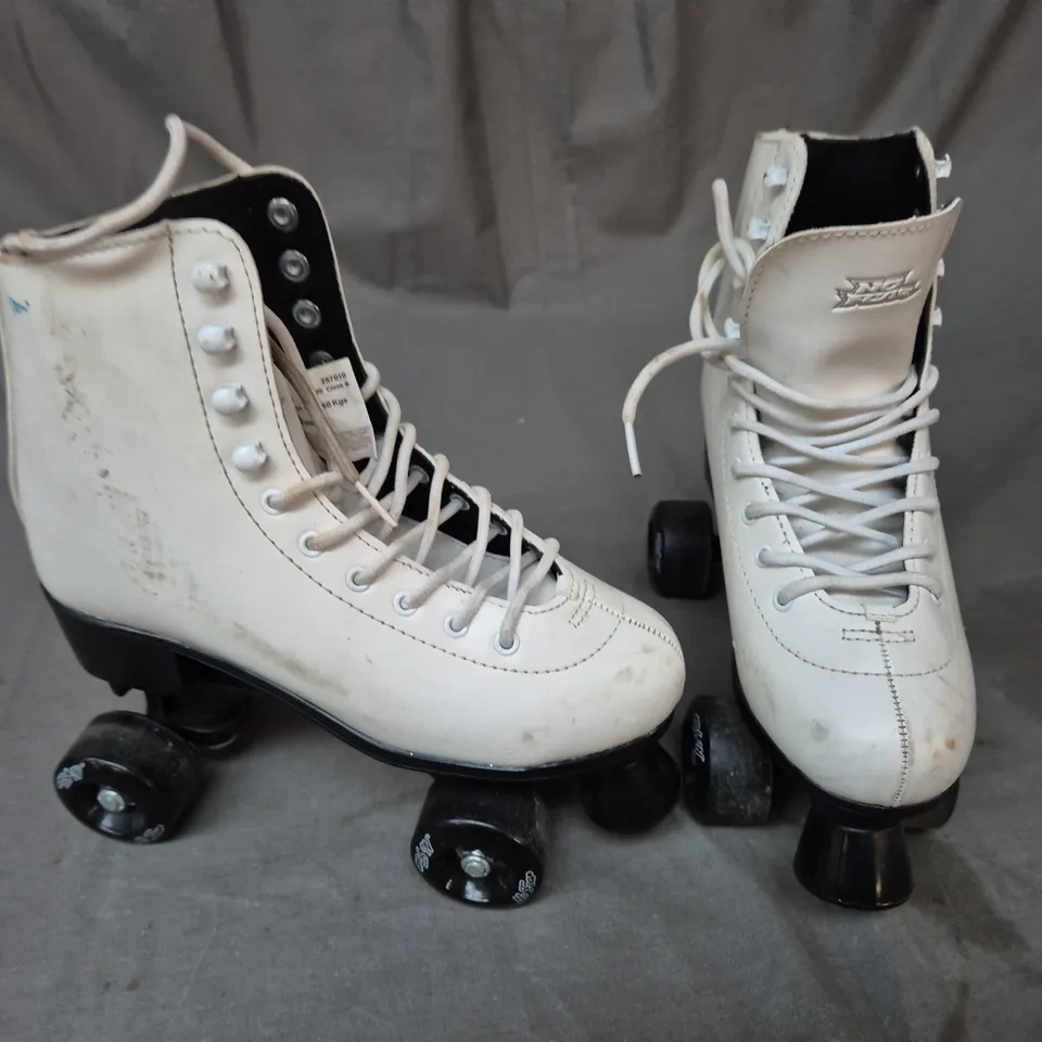 PAIR OF NO FEAR QUAD SKATES IN WHITE - UK 6