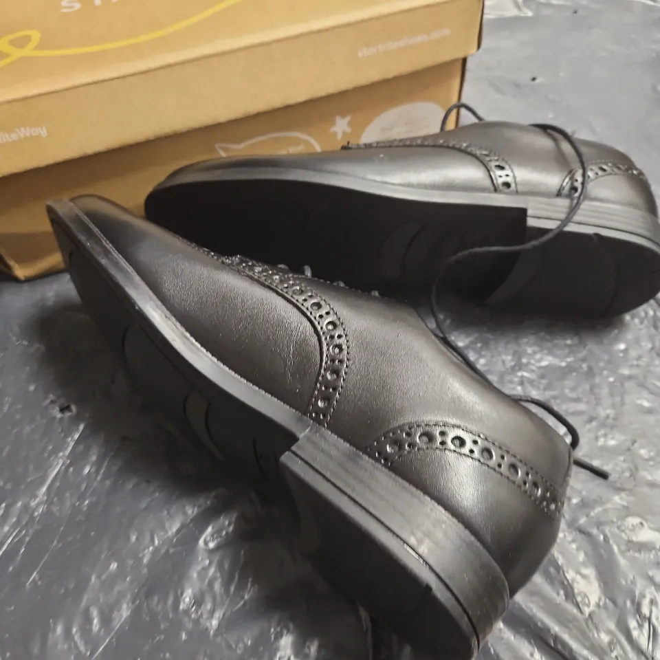 START-RITE BROGUE SENIOR BLACK LEATHER SHOES – UK 4.5 E