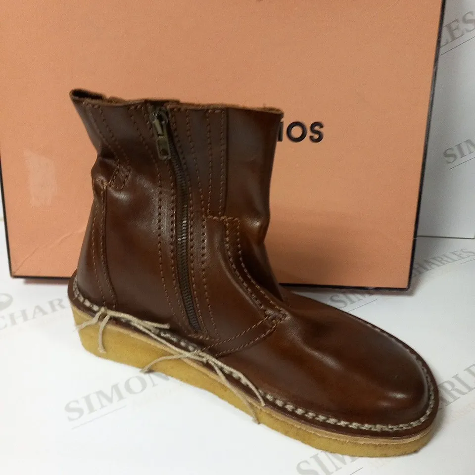 BOXED ACNE STUDIOS CHESTNUT BROWN FLAT ANKLE BOOTSNSIZE EU 38