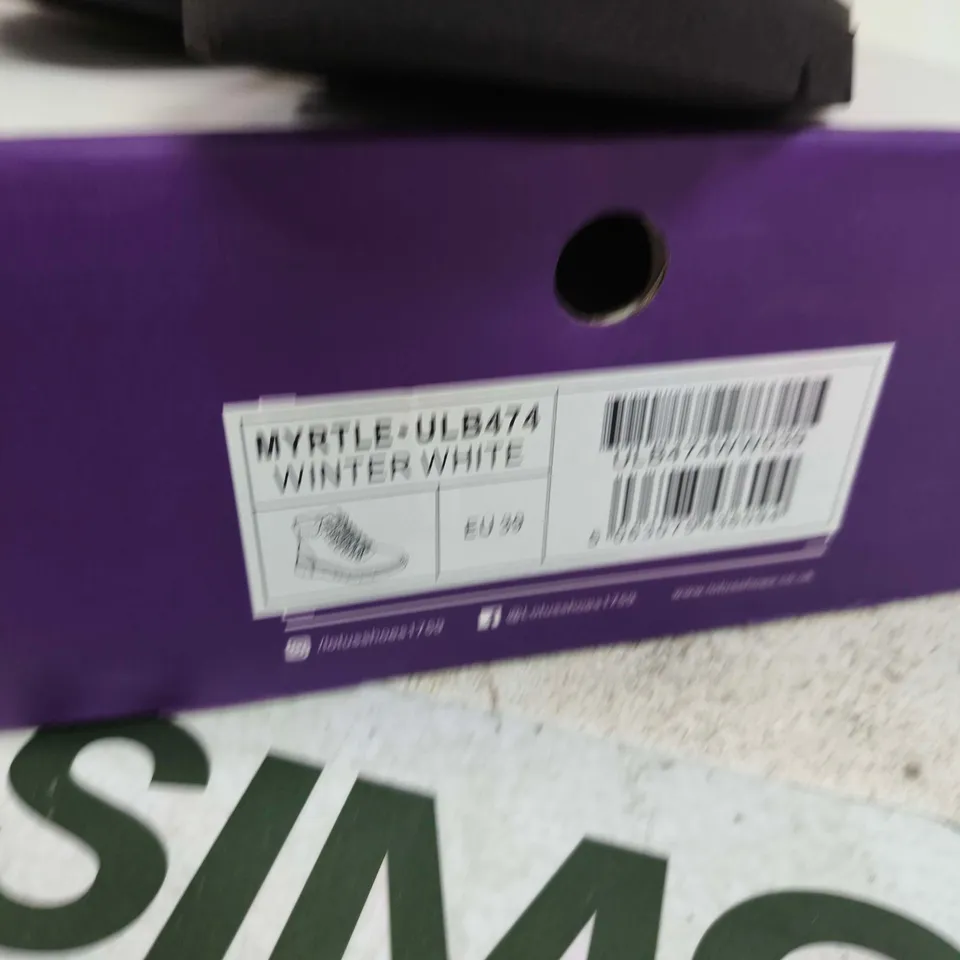 BOXED PAIR OF LOTUS WOMEN'S WINTER WHITE BOOTS – EU 39 (UK 6.5)