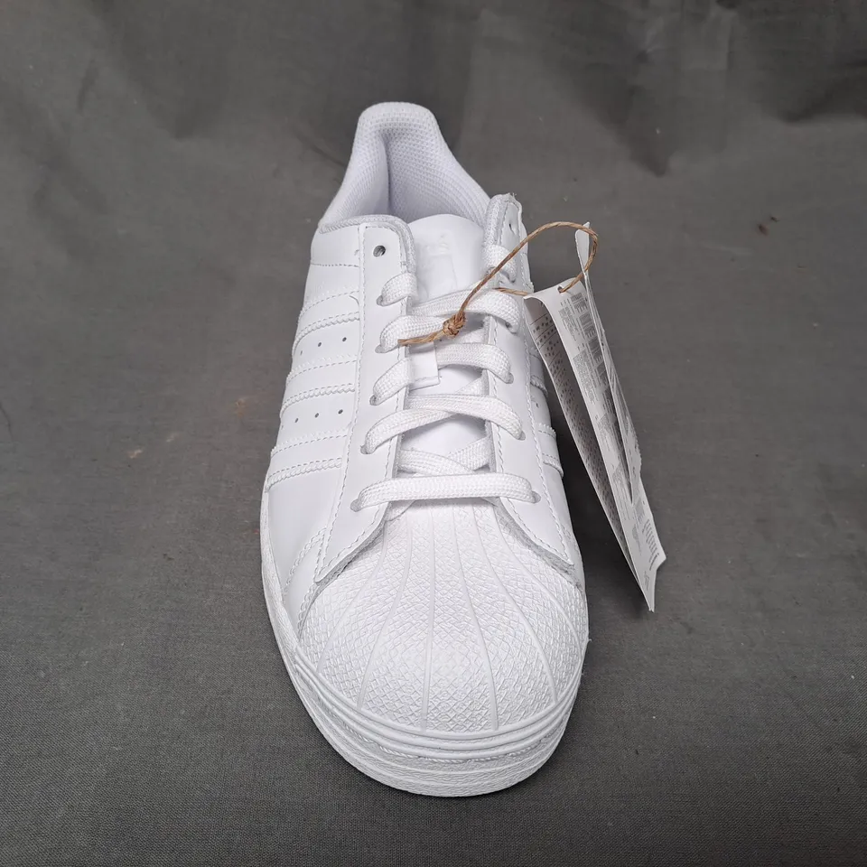 BOXED PAIR OF ADIDAS SUPERSTAR SHOES IN WHITE UK SIZE 6