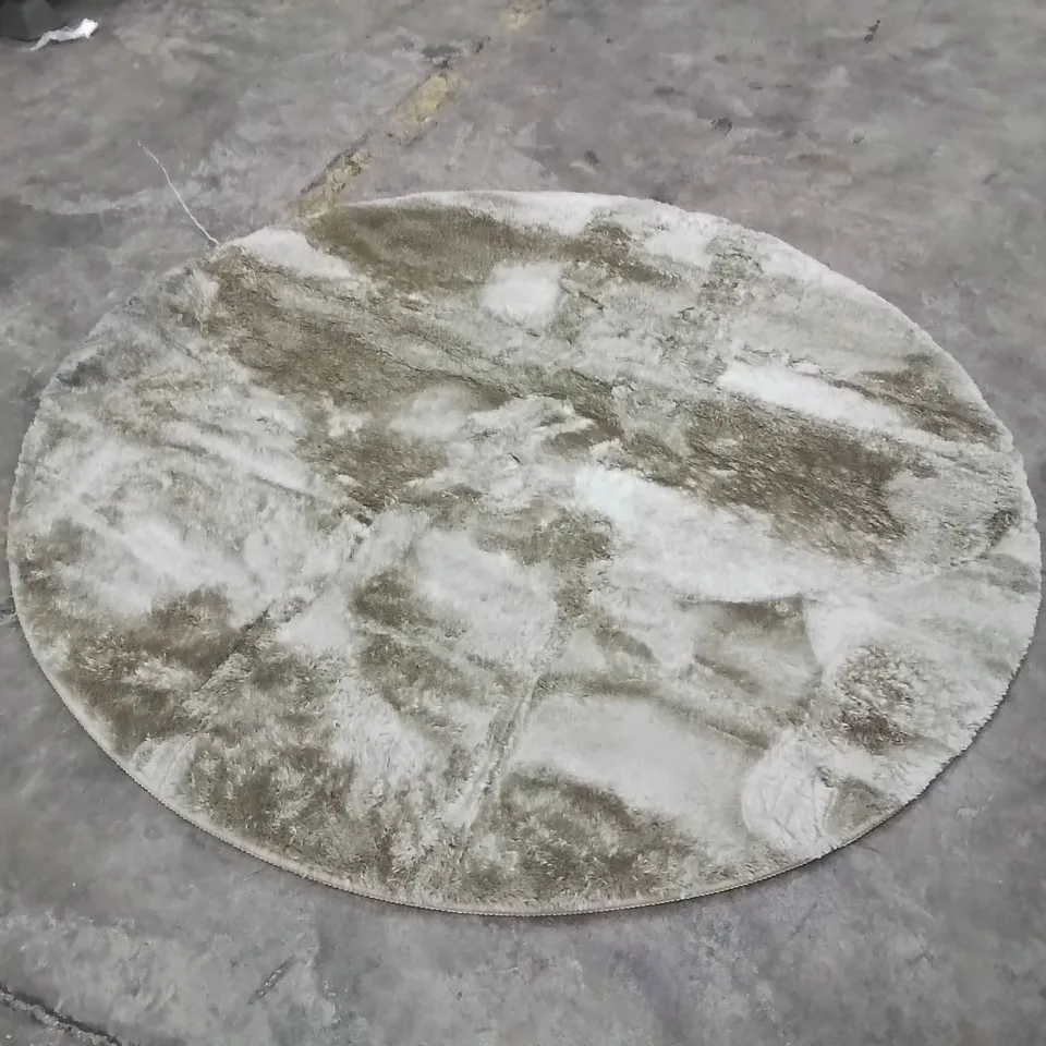 QUALITY DESIGNER AREA RUG - APPROXIMATELY 130X130CM