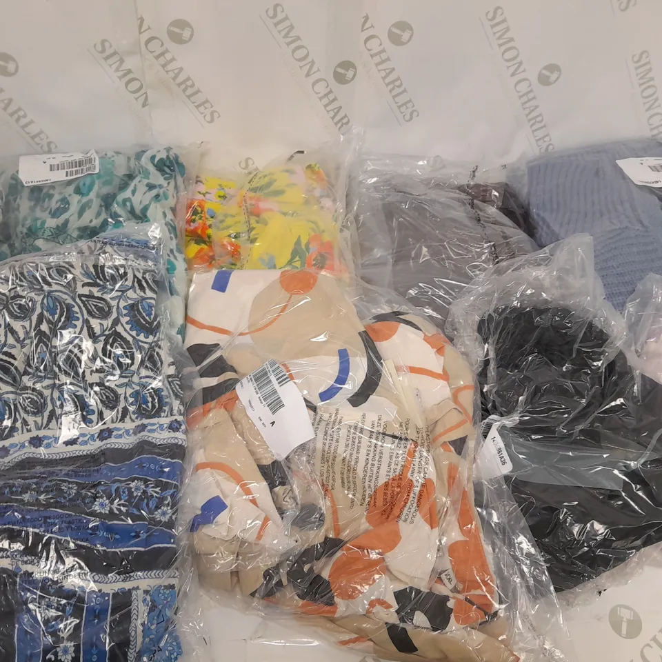 LARGE BOX OF ASSORTED CLOTHING ITEMS IN VARIOUS SIZES AND COLOURS 