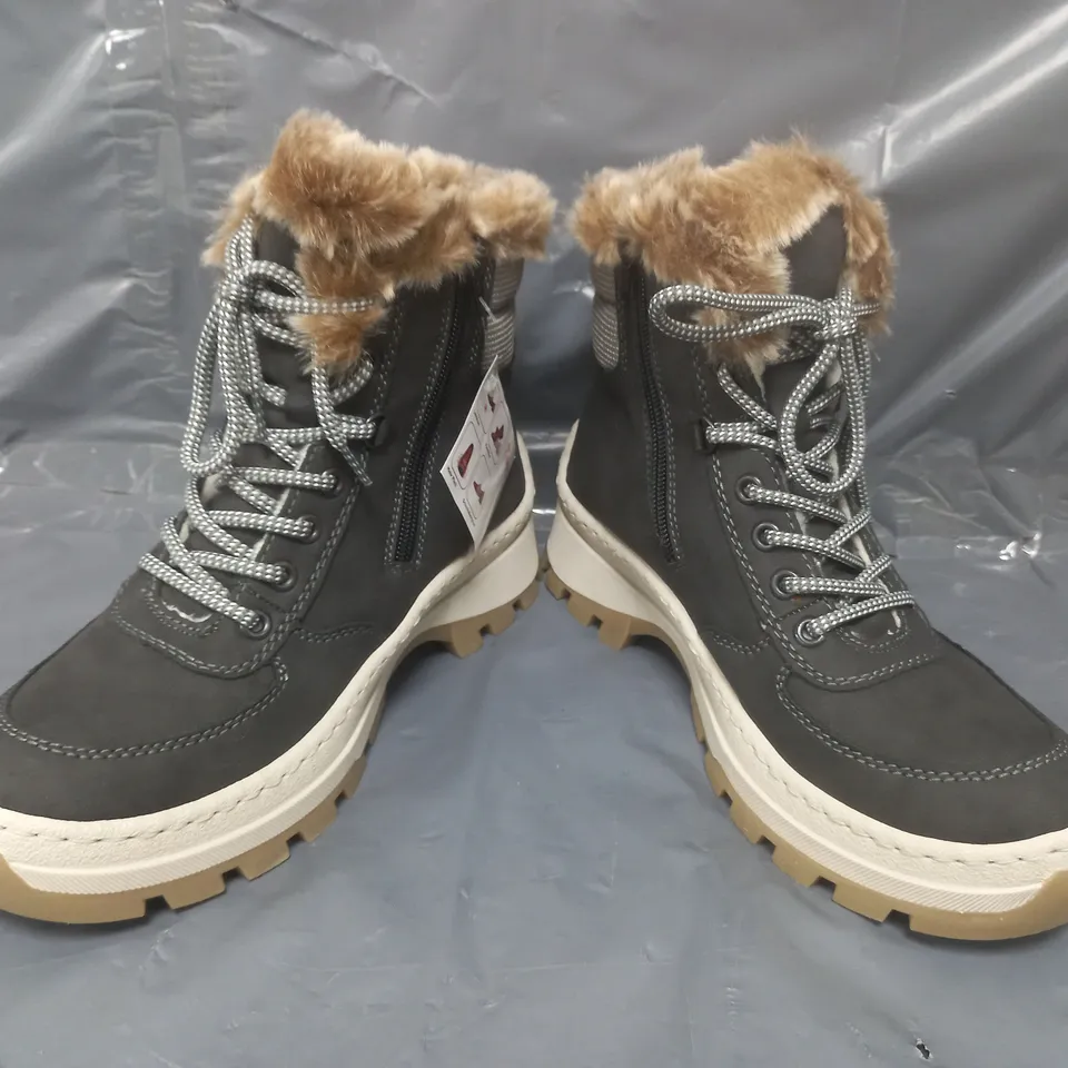 BOXED PAIR OF RIEKER CHUNKY HIKER BOOTS IN GREY SIZE 6