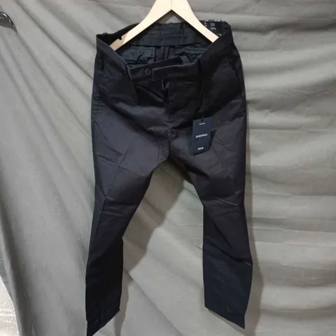 MEN'S BLACK NICCO REGULAR-FIT TROUSERS, EU 40 / US 31, MNG ESSENTIALS
