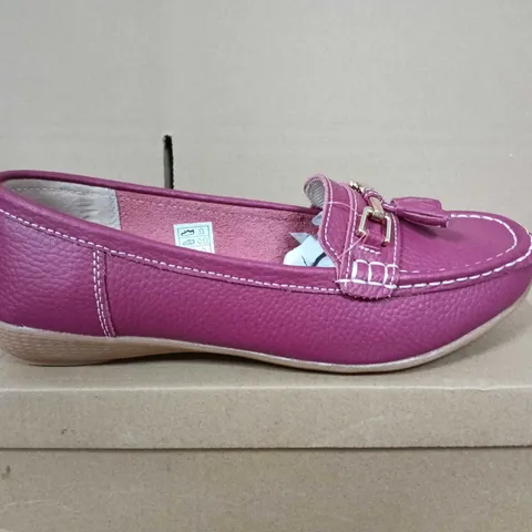 BOXED PAIR OF JO & JOES LADIES' MAGENTA LEATHER TASSEL LOAFERS – WIDE FIT - UK SIZE 7