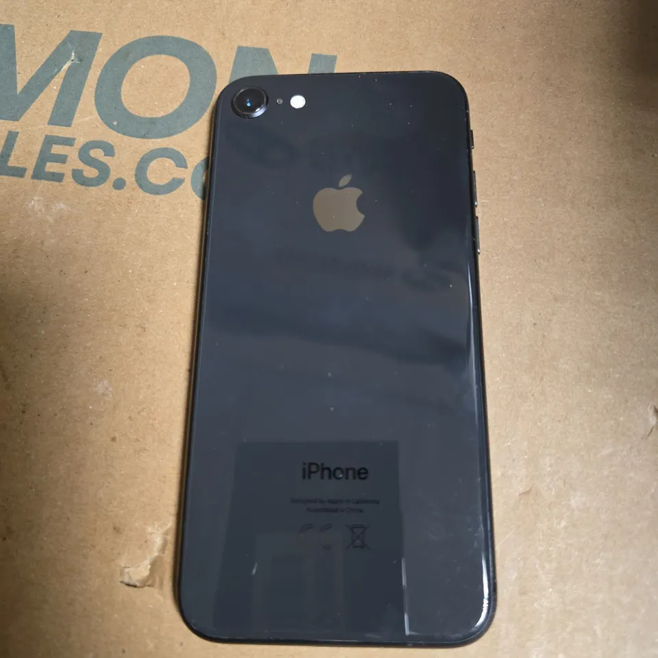 APPLE IPHONE – SPACE GREY/BLACK, POWERING ON TO APPLE LOGO 