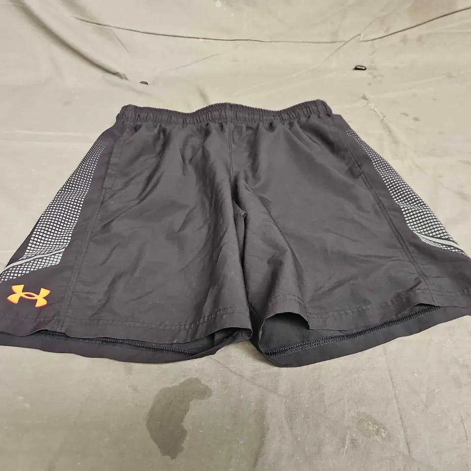 KIDS UNDER ARMOUR SHORTS - SIZE XL