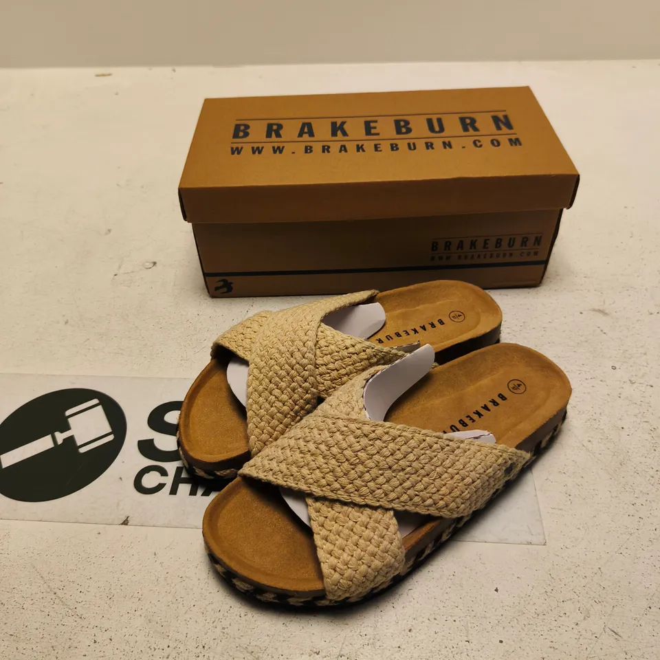 BRAKEBURN LENTHAY SANDAL – WOMEN'S CREAM, UK 4 (EU 37)