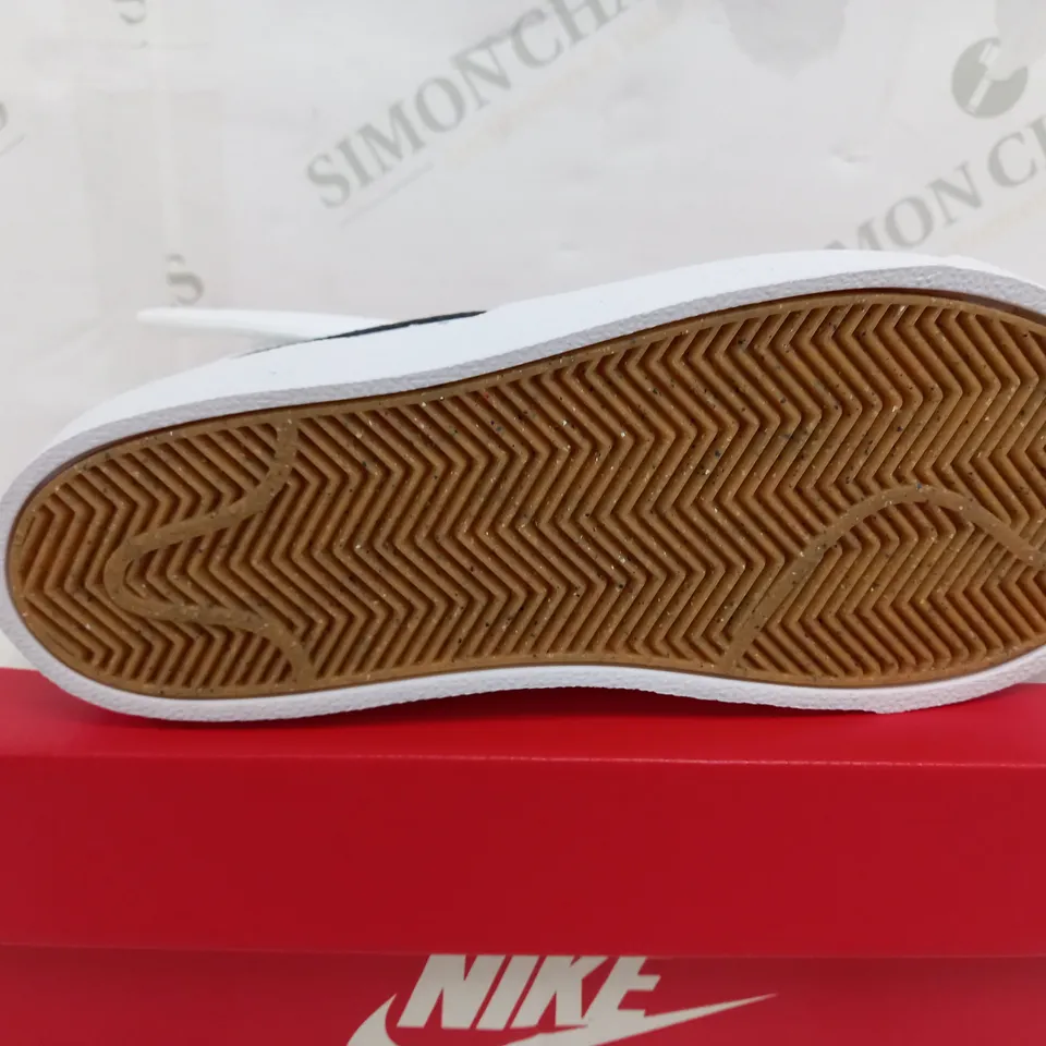 BOXED PAIR OF NIKE BLAZER MID 77 IN WHITE - UK KIDS 13.5