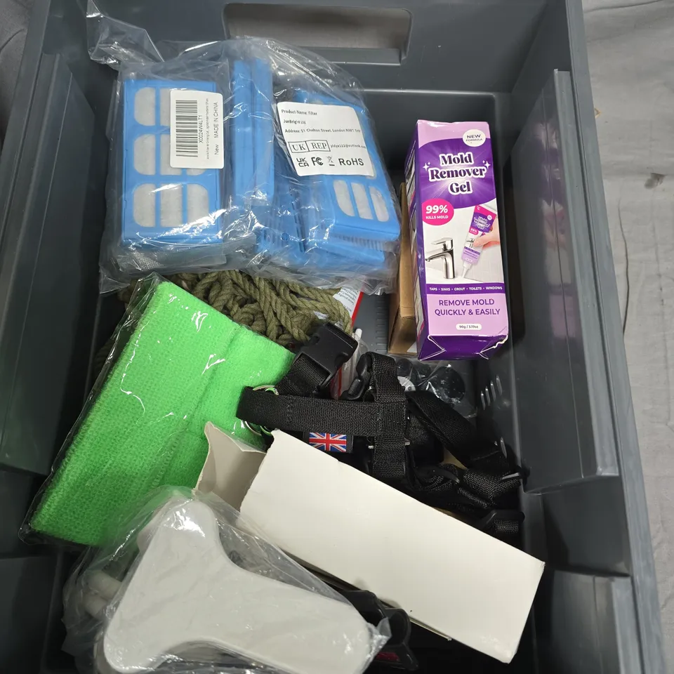 BOX OF ASSORTED ITEMS TO INCLUDE - MOLD REMOVER - DOG COLLIER - HAMMER 