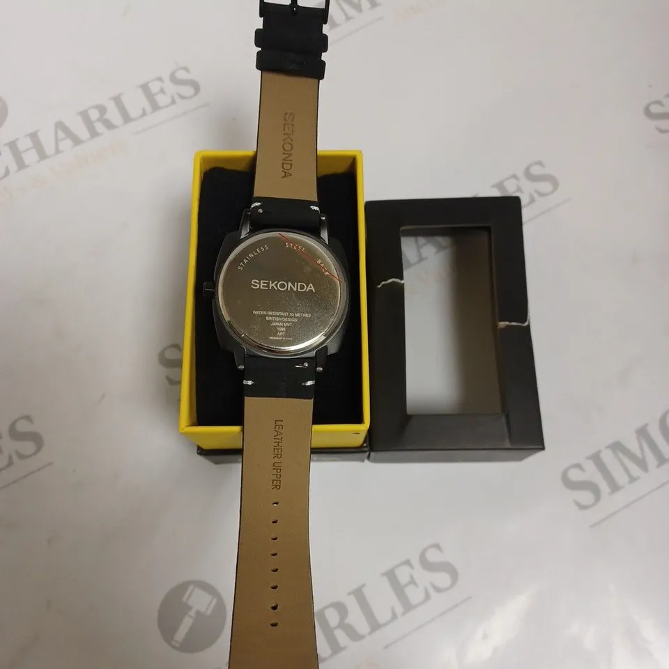 BOXED SEKONDA GENTS SQUARE CASE WATCH WITH GENUINE LEATHER STRAP - BLACK