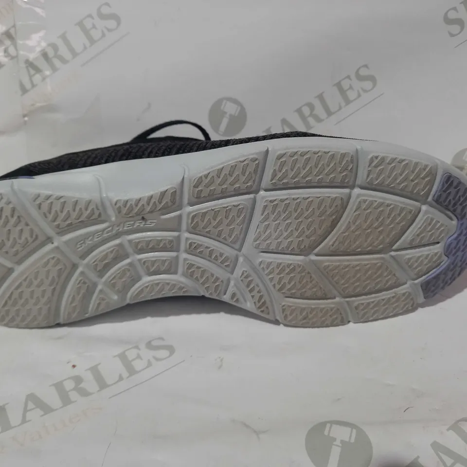 BOXED PAIR OF SKECHERS ARCH FIT REFINE TRAINERS (BLACK), SIZE 6 UK