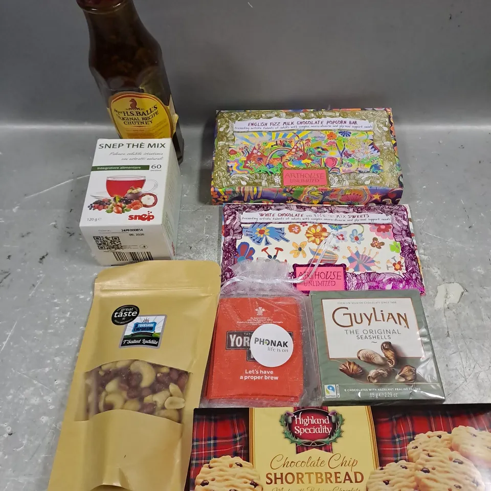 APPROXIMATELY 8 ASSORTED FOOD/DRINK PRODUCTS TO INCLUDE HIGHLAND SHORTBREAD, ARTHOUSE CHOCOLATE, NUT ASSORTMENT ETC 