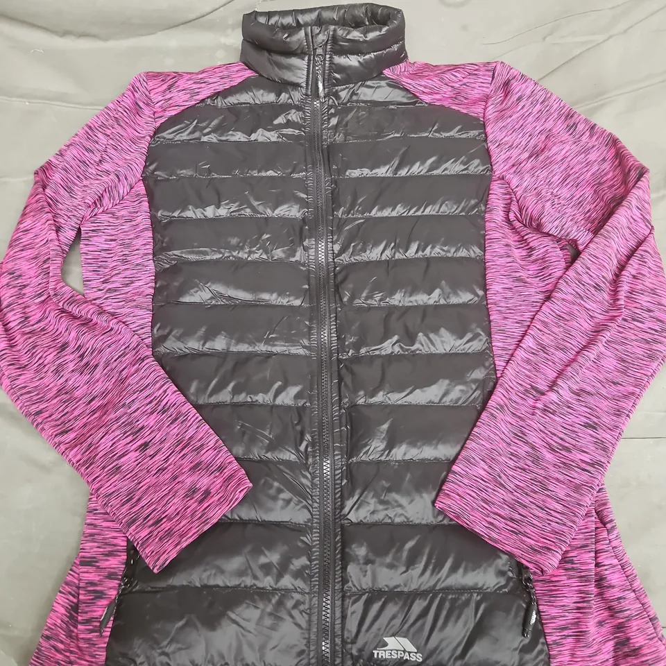 TRESPASS WOMEN’S PUFFER JACKET – BLACK BODY WITH PINK SLEEVES, UK16 (EU44)