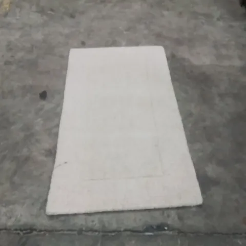 QUALITY DESIGNER AREA RUG - APPROXIMATELY 110X60CM