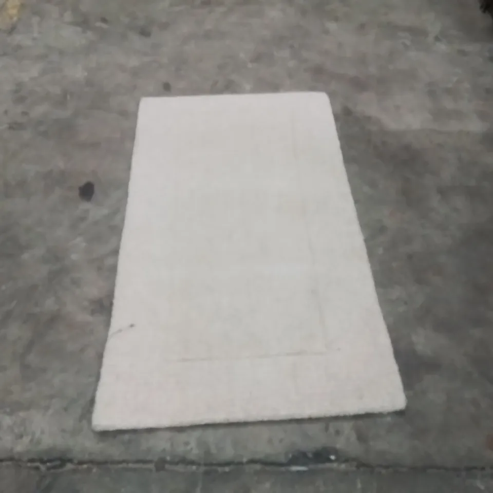 QUALITY DESIGNER AREA RUG - APPROXIMATELY 110X60CM
