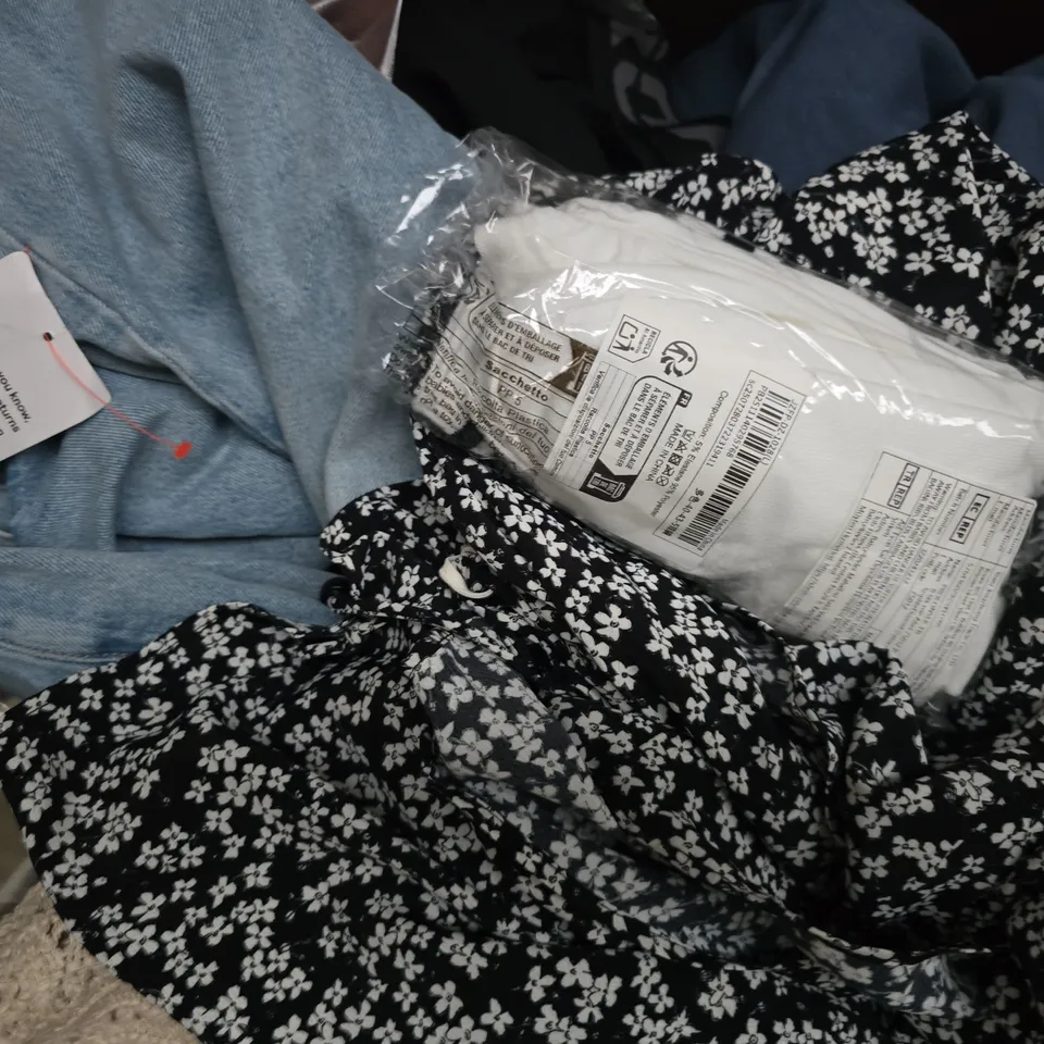 APPROXIMATELY 20 ASSORTED CLOTHING AND FASHION PRODUCTS IN VARIOUS STYLES AND SIZES - COLLECTION ONLY