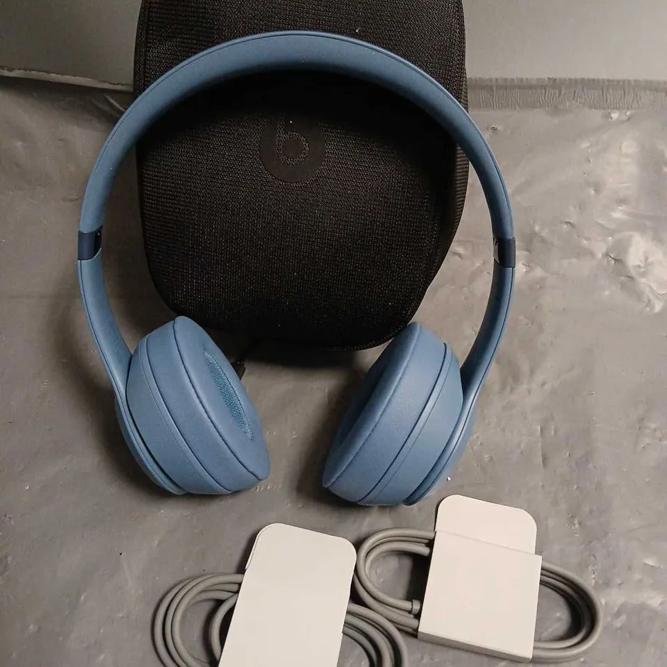 PAIR OF BEATS WIRELESS HEADPHONE IN CARRY CASE - BLUE