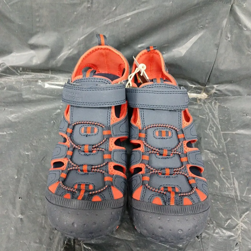 BOXED PAIR OF MOUNTAIN WAREHOUSE COSTAL KIDS SHANDALS - UK SIZE 5