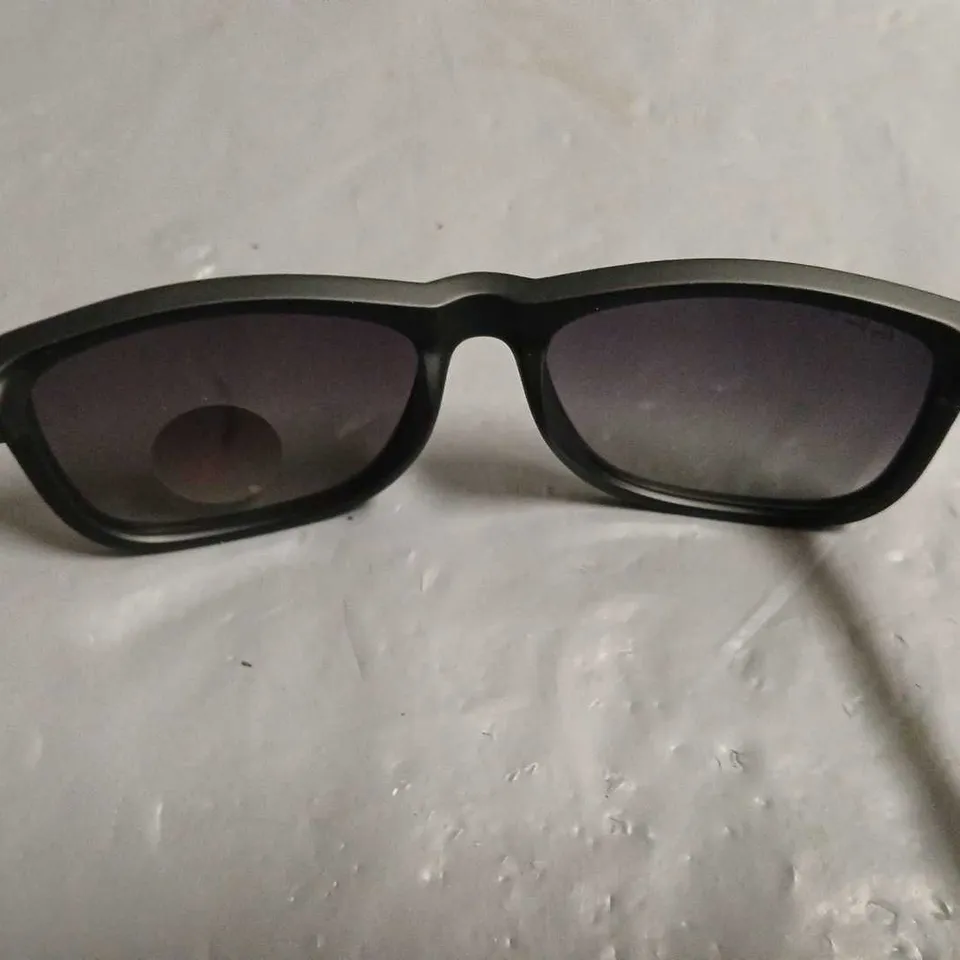 PAIR OF RAY BAN POLARISED BLACK FRAMED GLASSES IN CASE