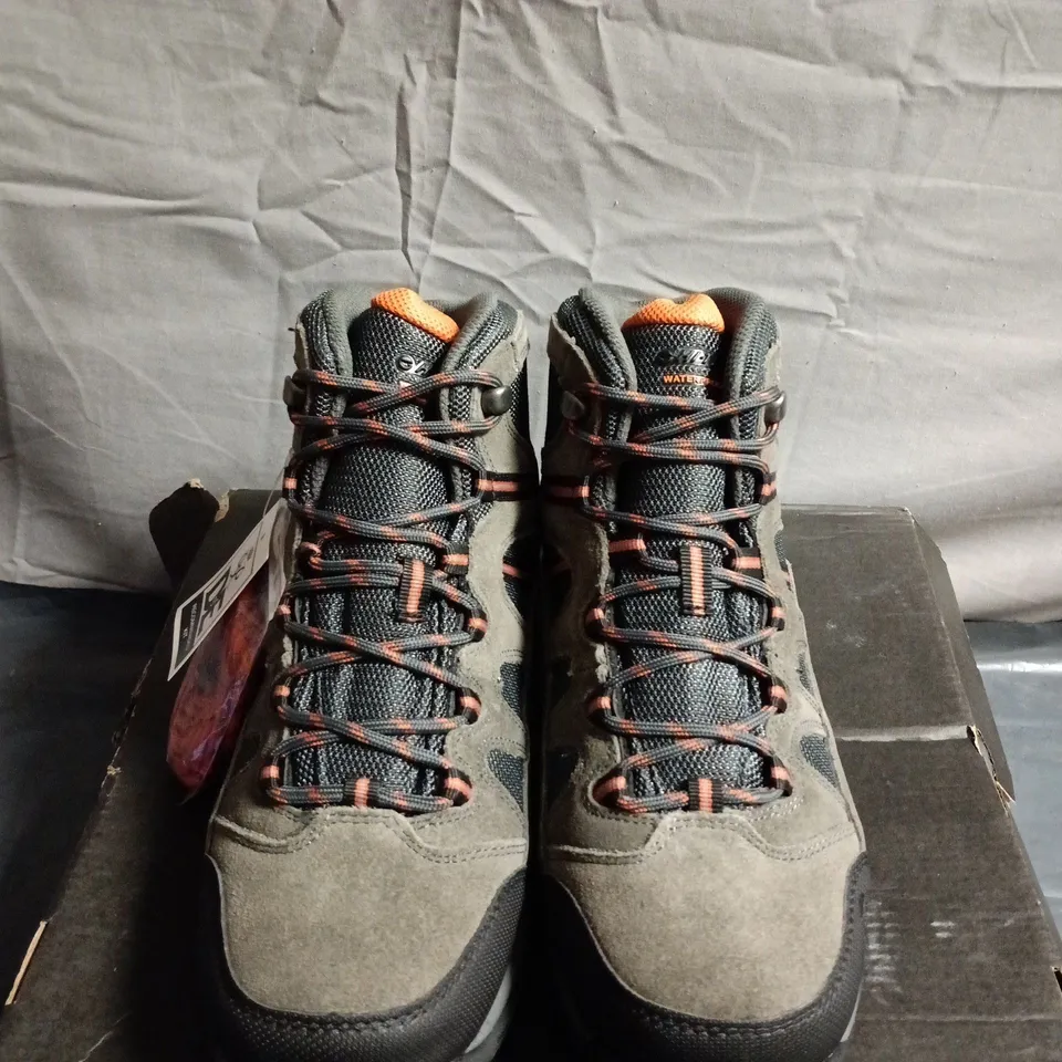 BOXED PAIR OF HI-TEC BANDERA II WP MEN'S WALKING BOOTS - CHARCOAL/GRAPHITE/BURNT ORANGE, UK 8