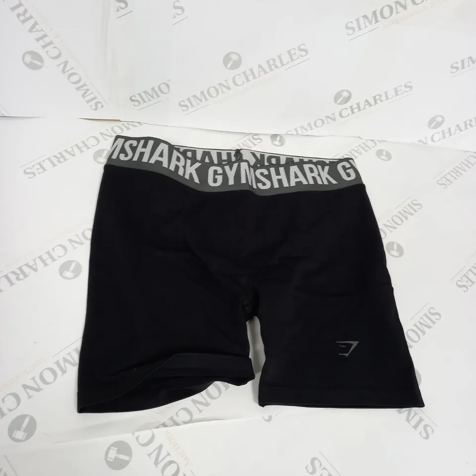 GYMSHARK TRAINING SHORTS SIZE M