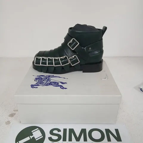 BURBERRY PRORSUM GREEN LEATHER BOOTS WITH BUCKLES,(EU 41)