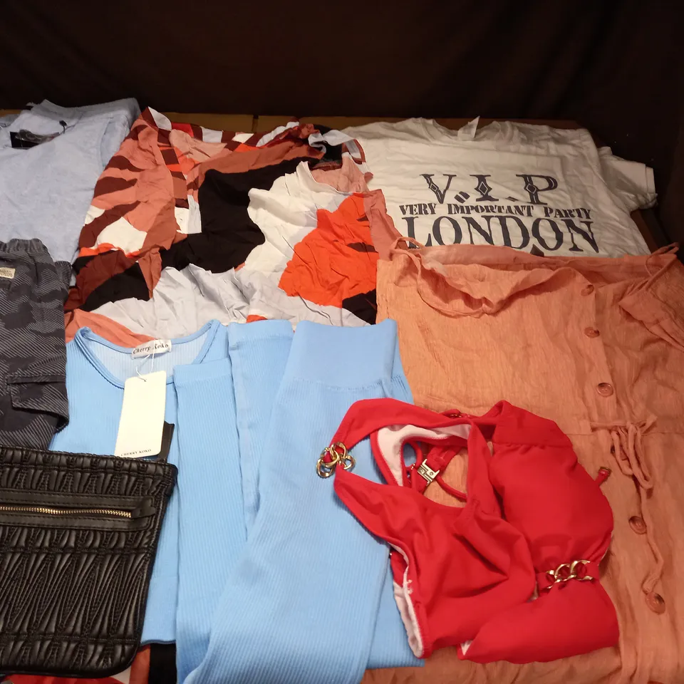 LARGE QUANTITY OF ASSORTED CLOTHING ITEMS TO INCLUDE CHERRY KOKO, LOVE YOURS AND DIVIDED
