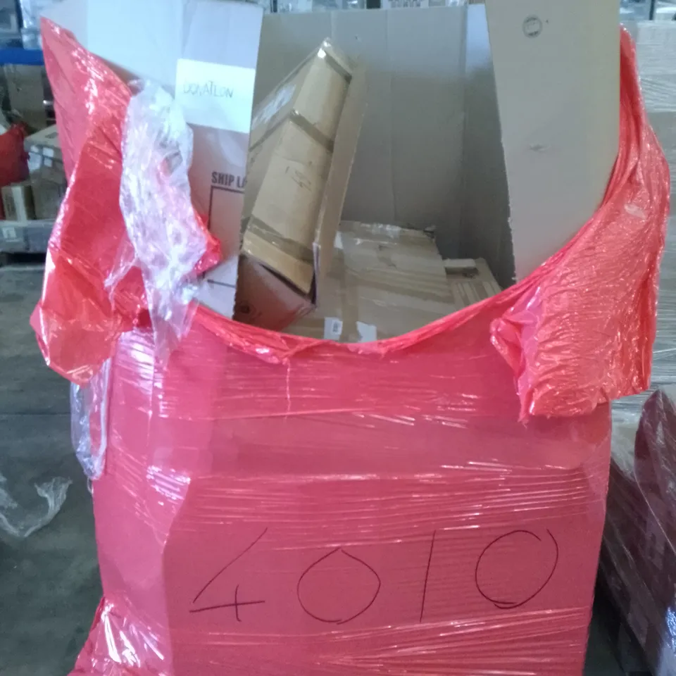 PALLET OF ASSORTED ITEMS INCLUDING 3D WALL PANELS, BASSINET AND BEDSIDE SLEEPER, BED RAIL GUARD, LYNCOHOME CHEST OF DRAWERS, FOOTBALL GOAL
