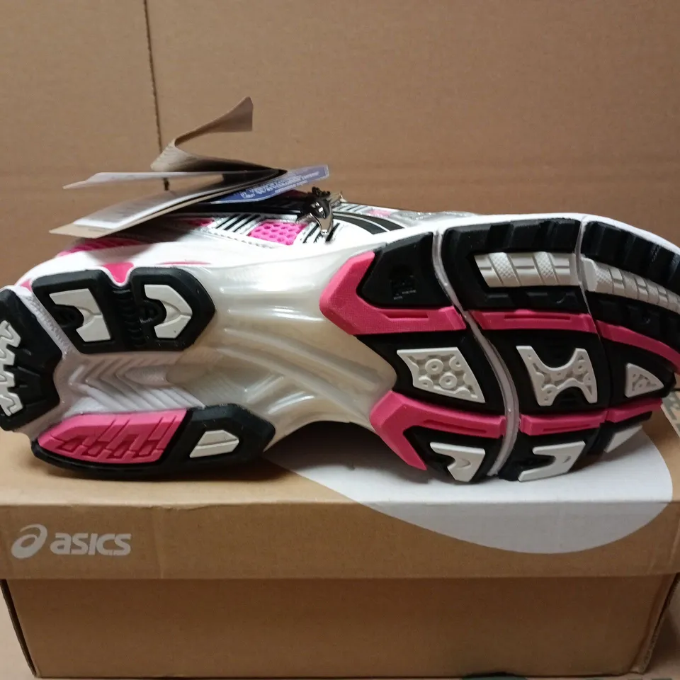 BOXED PAIR OF ASICS GEL KAYANO 14 TRAINERS IN SILVER/PINK/BLACK - UK 10