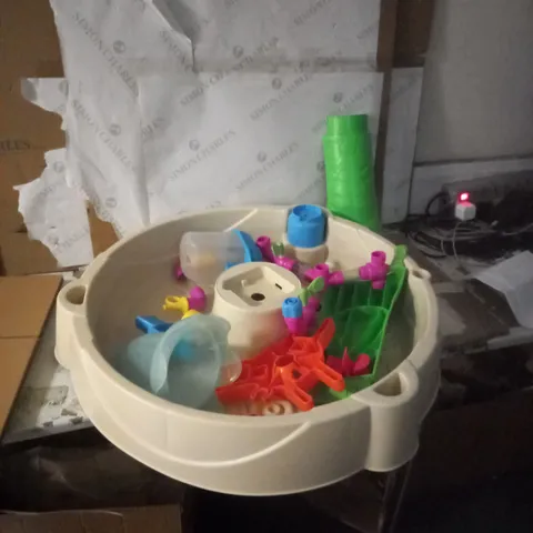 LITTLE TIKES FOUNTAIN FACTORY WATER TABLE