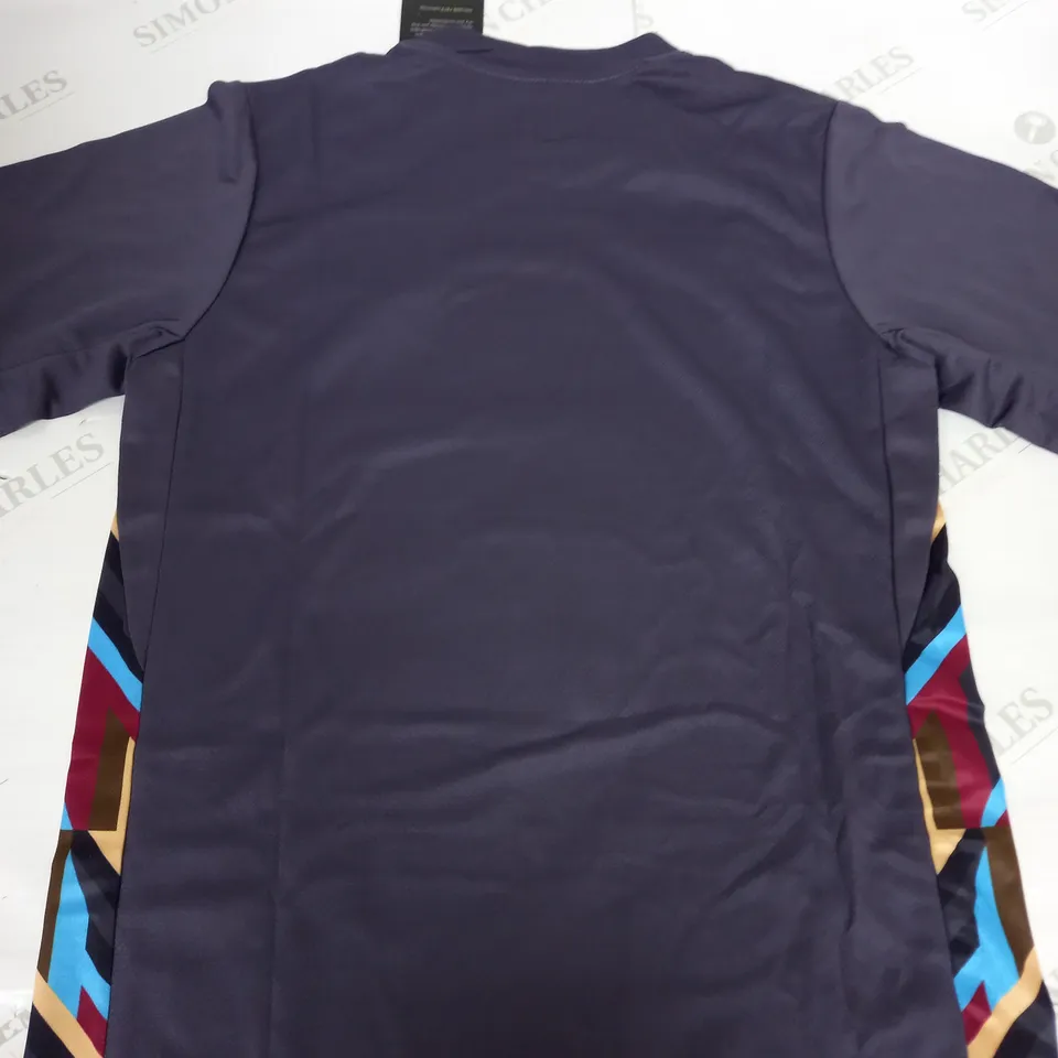NIKE ENGLAND AWAY SHIRT AND SHORTS - SIZE 28