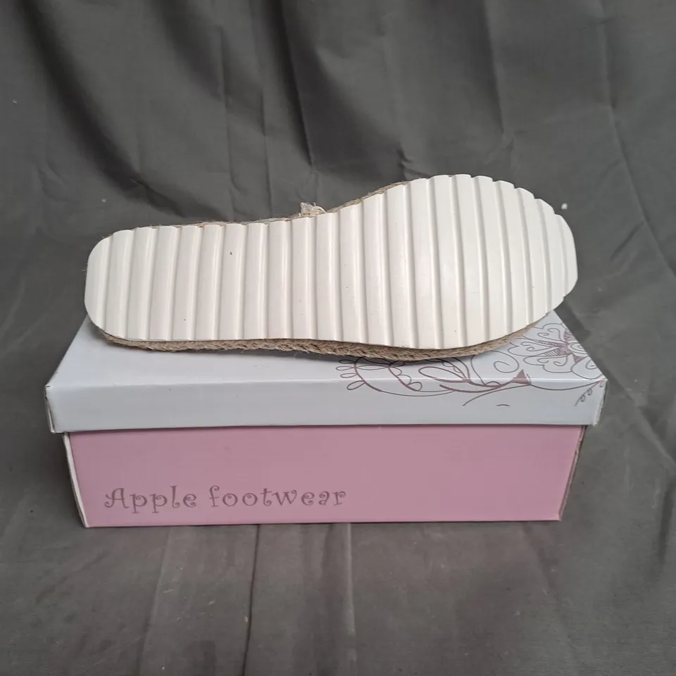 BOXED LOT OF 12 PAIRS OF LADIES APPLE SILVER PUMPS. VARIOUS SIZES